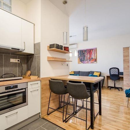 Bpr Blue Paradise Apartment With A/C Budapest Luaran gambar