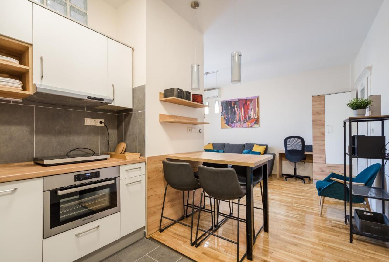 Bpr Blue Paradise Apartment With A/C Budapest Luaran gambar