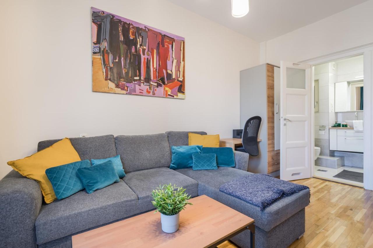 Bpr Blue Paradise Apartment With A/C Budapest Luaran gambar