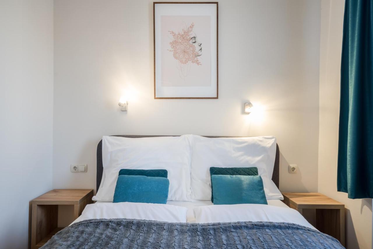 Bpr Blue Paradise Apartment With A/C Budapest Luaran gambar