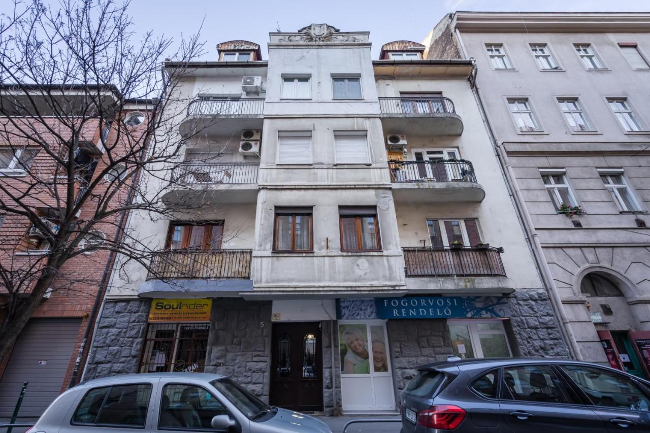 Bpr Blue Paradise Apartment With A/C Budapest Luaran gambar